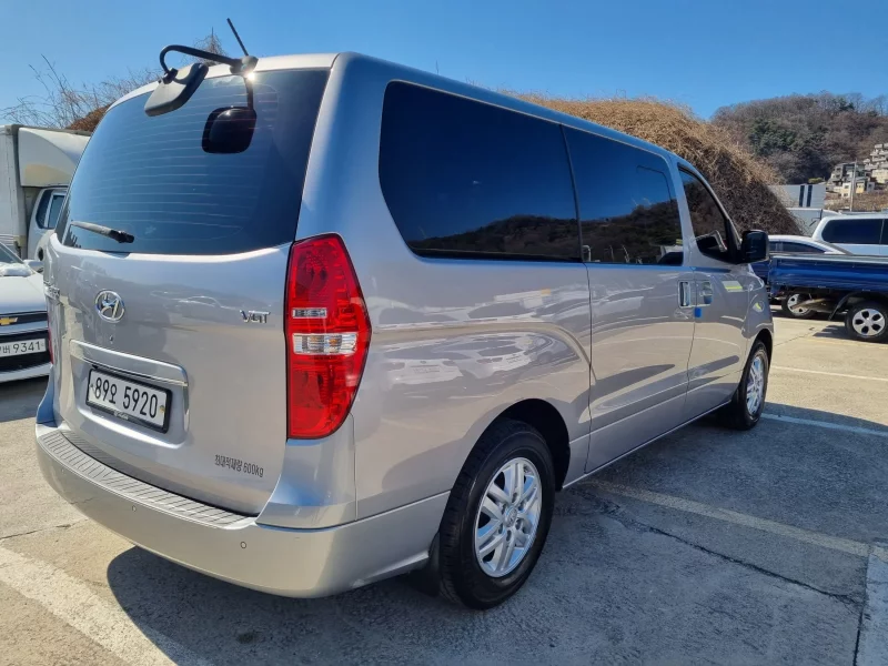 Hyundai Starex