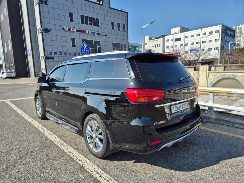 Kia Carnival