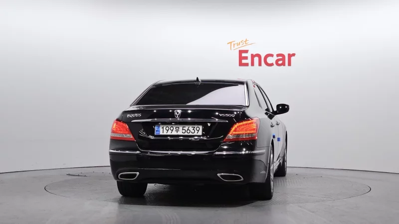 Hyundai Equus