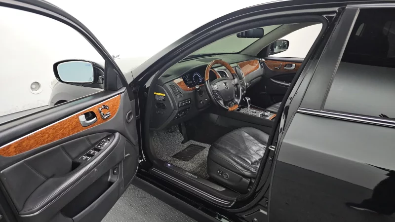 Hyundai Equus