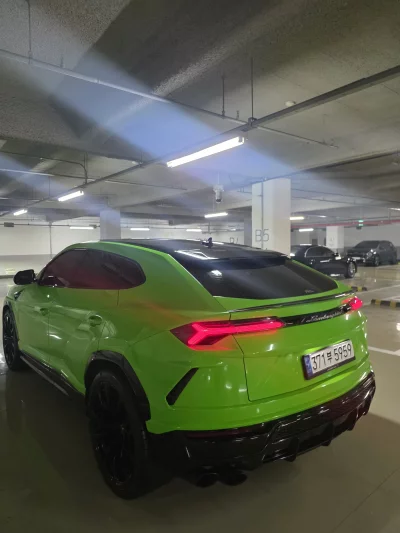 Lamborghini URUS