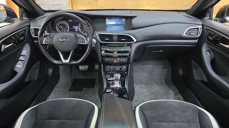Infiniti Q30