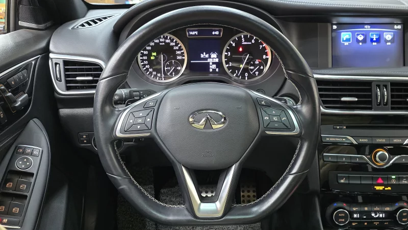 Infiniti Q30