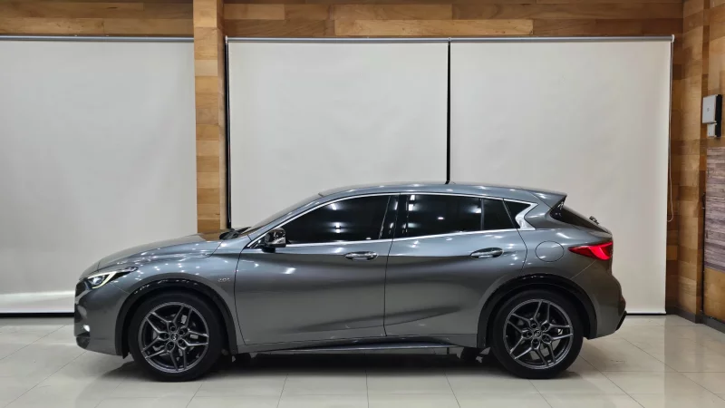 Infiniti Q30