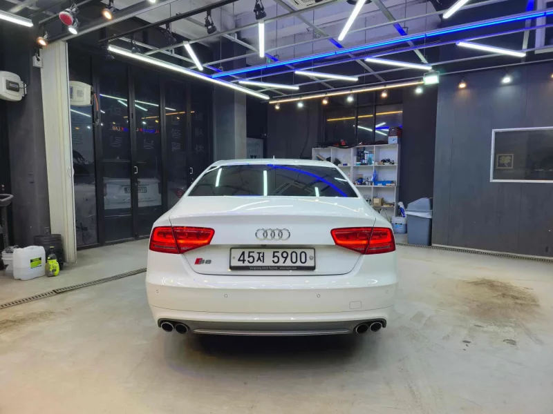 Audi S8