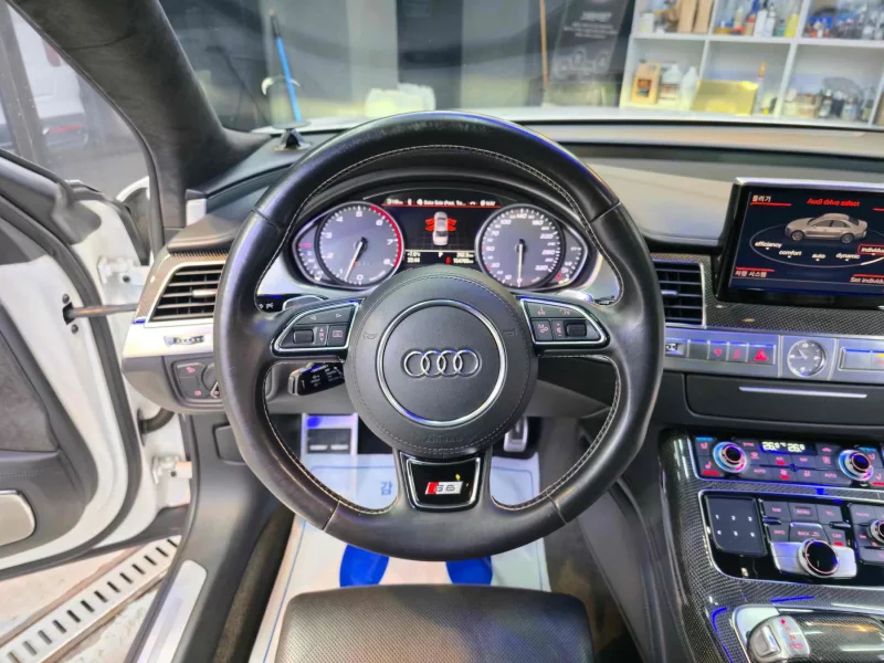 Audi S8