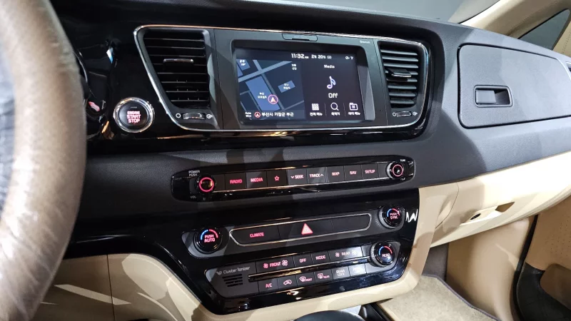 Kia Carnival