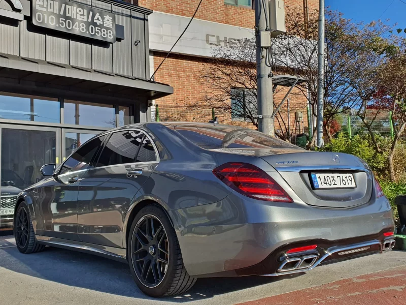 Mercedes-Benz S-Class