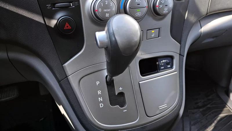 Hyundai Starex
