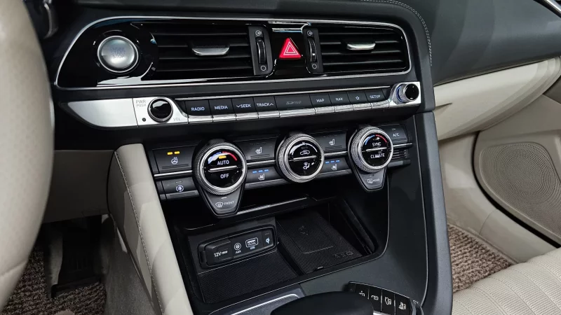Genesis G70