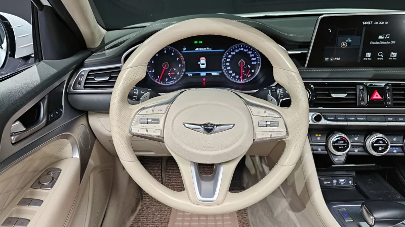 Genesis G70