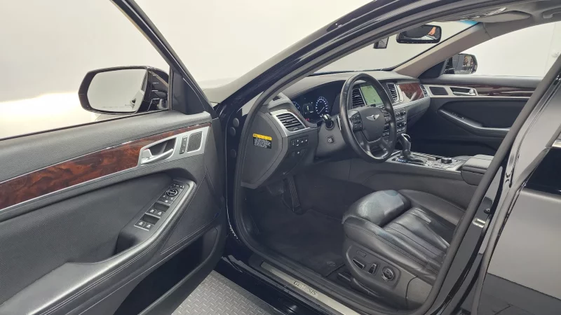 Hyundai Genesis