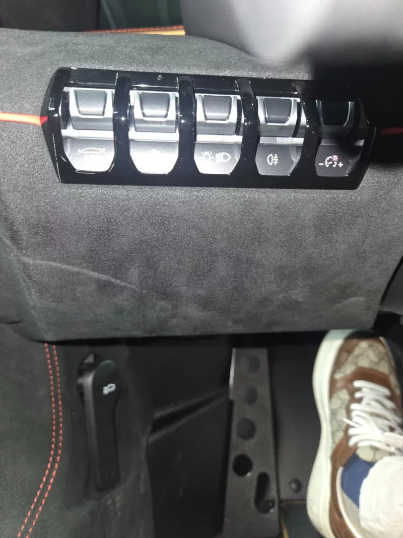 Lamborghini AVENTADOR