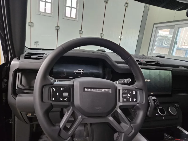 Land Rover DEFENDER