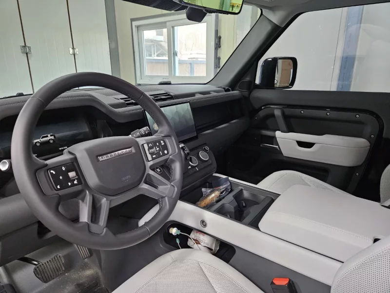 Land Rover DEFENDER