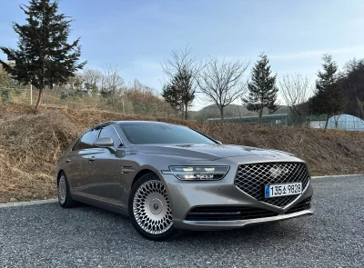 Genesis G90