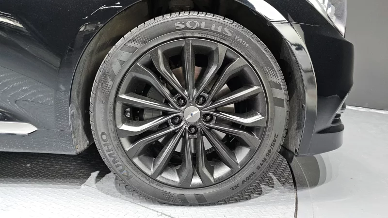 Hyundai Genesis