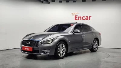 Infiniti Q70