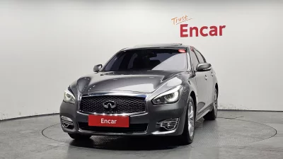 Infiniti Q70
