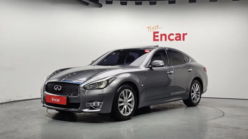 Infiniti Q70