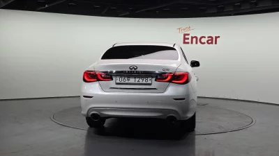 Infiniti Q70