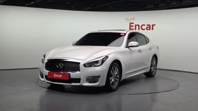 Infiniti Q70