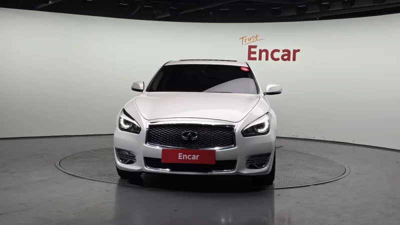 Infiniti Q70