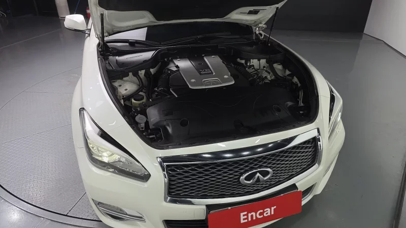 Infiniti Q70