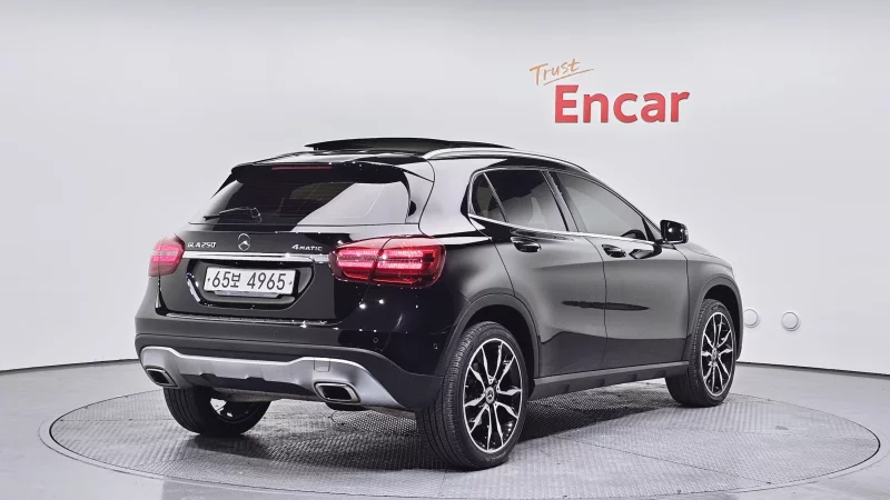 Mercedes-Benz GLA-Class