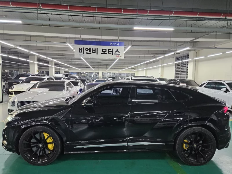 Lamborghini URUS