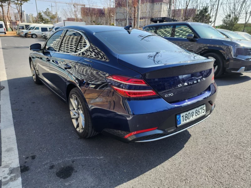 Genesis G70