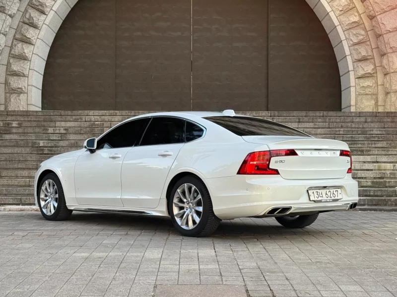 Volvo S90