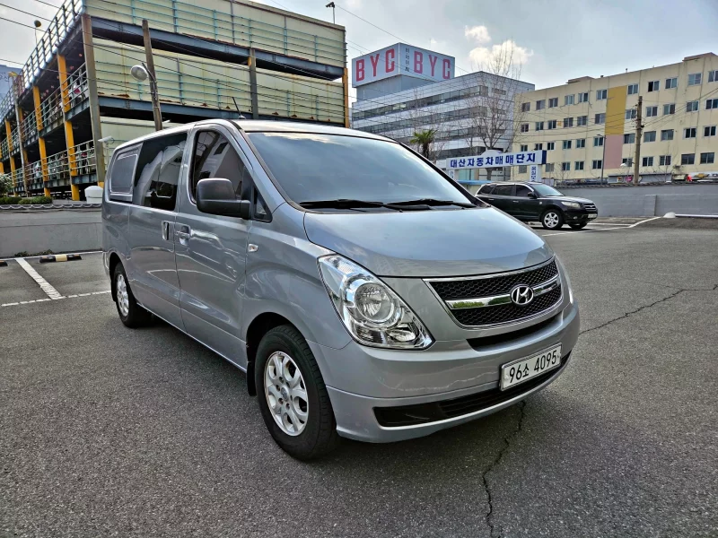 Hyundai Starex
