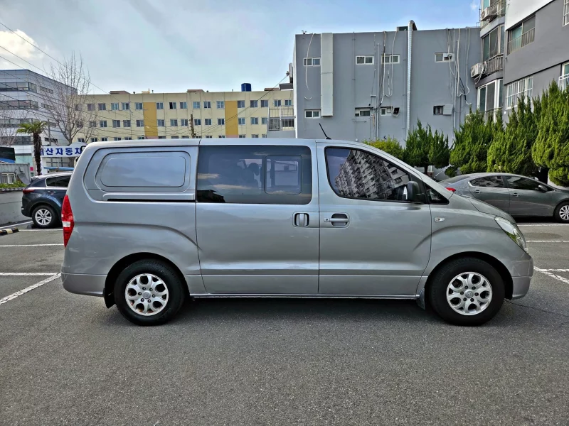 Hyundai Starex