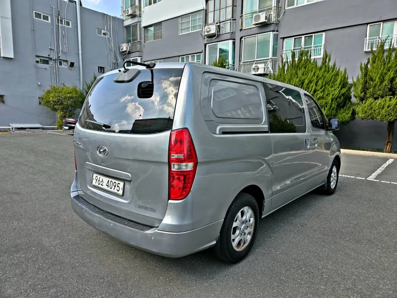 Hyundai Starex