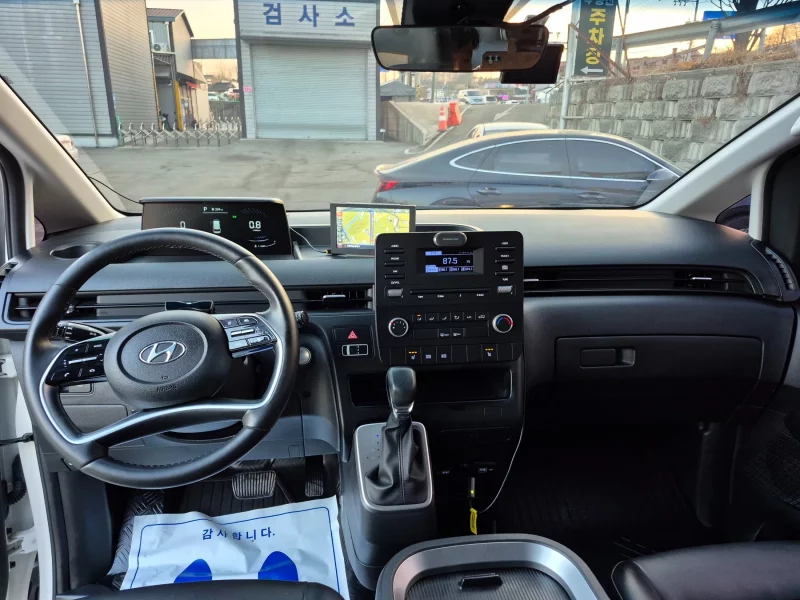 Hyundai Staria