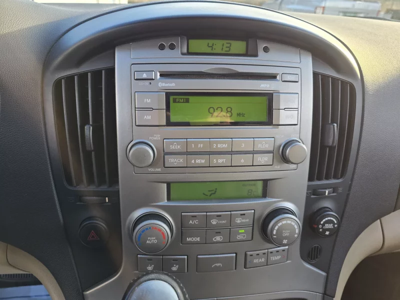 Hyundai Starex