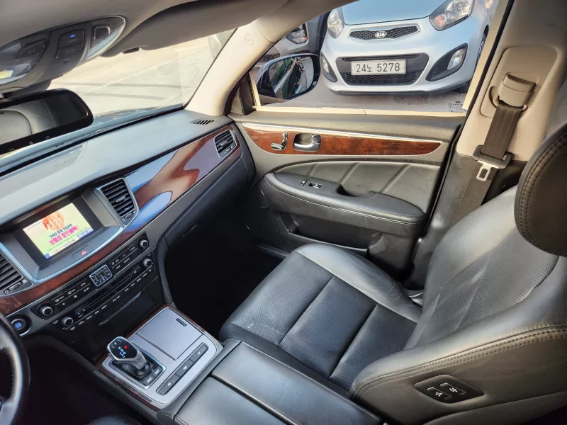 Hyundai Equus