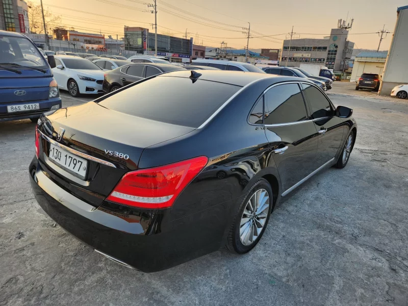 Hyundai Equus
