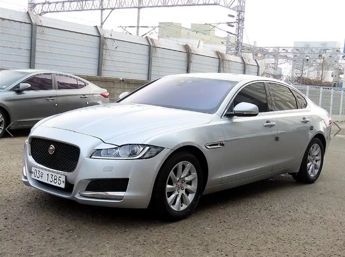 Jaguar XF