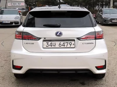 Lexus CT200h