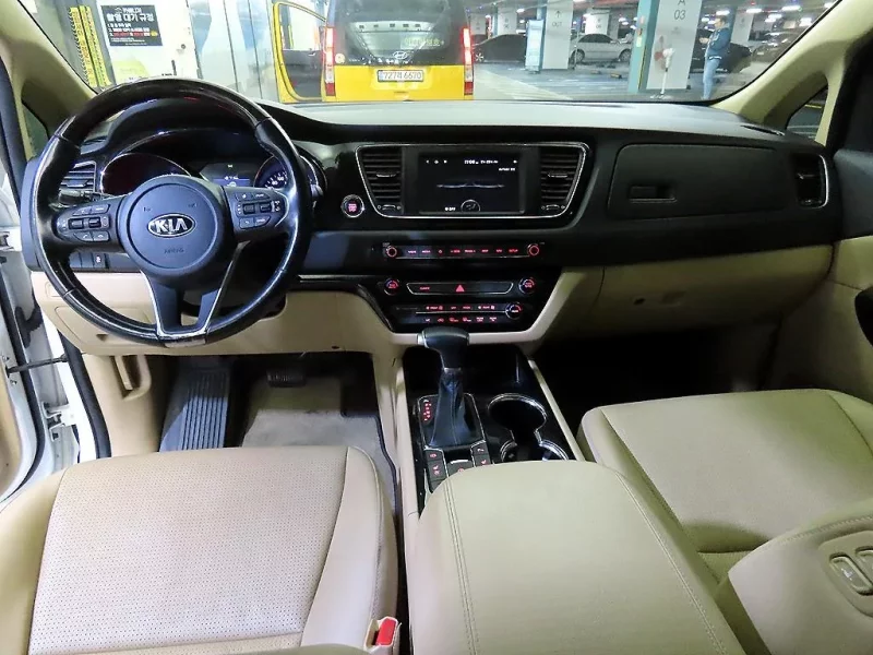 Kia Carnival
