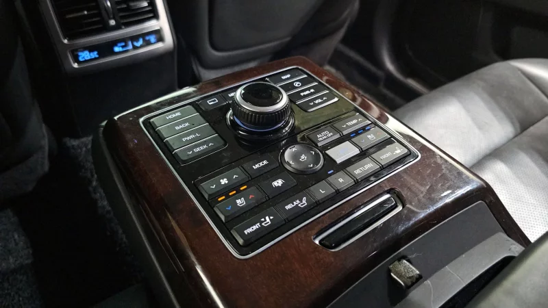 Hyundai Equus