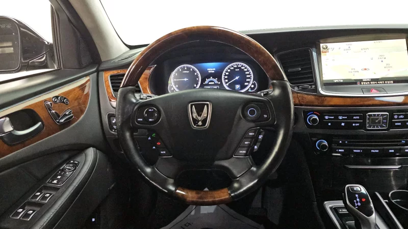 Hyundai Equus
