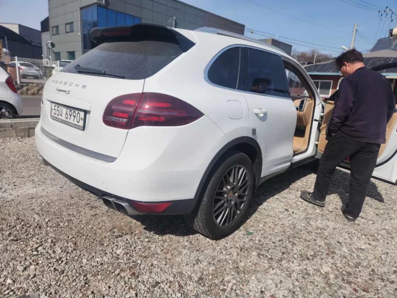 Porsche CAYENNE