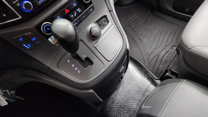 Hyundai Starex