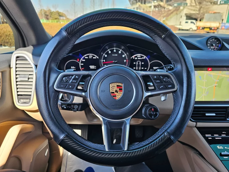 Porsche CAYENNE