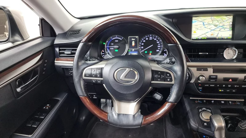 Lexus ES300h