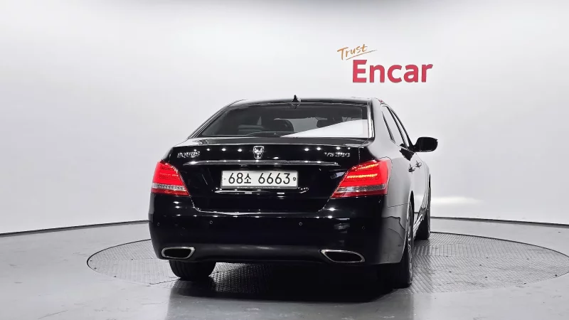 Hyundai Equus