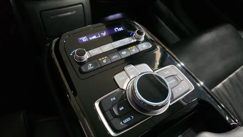 Genesis G90